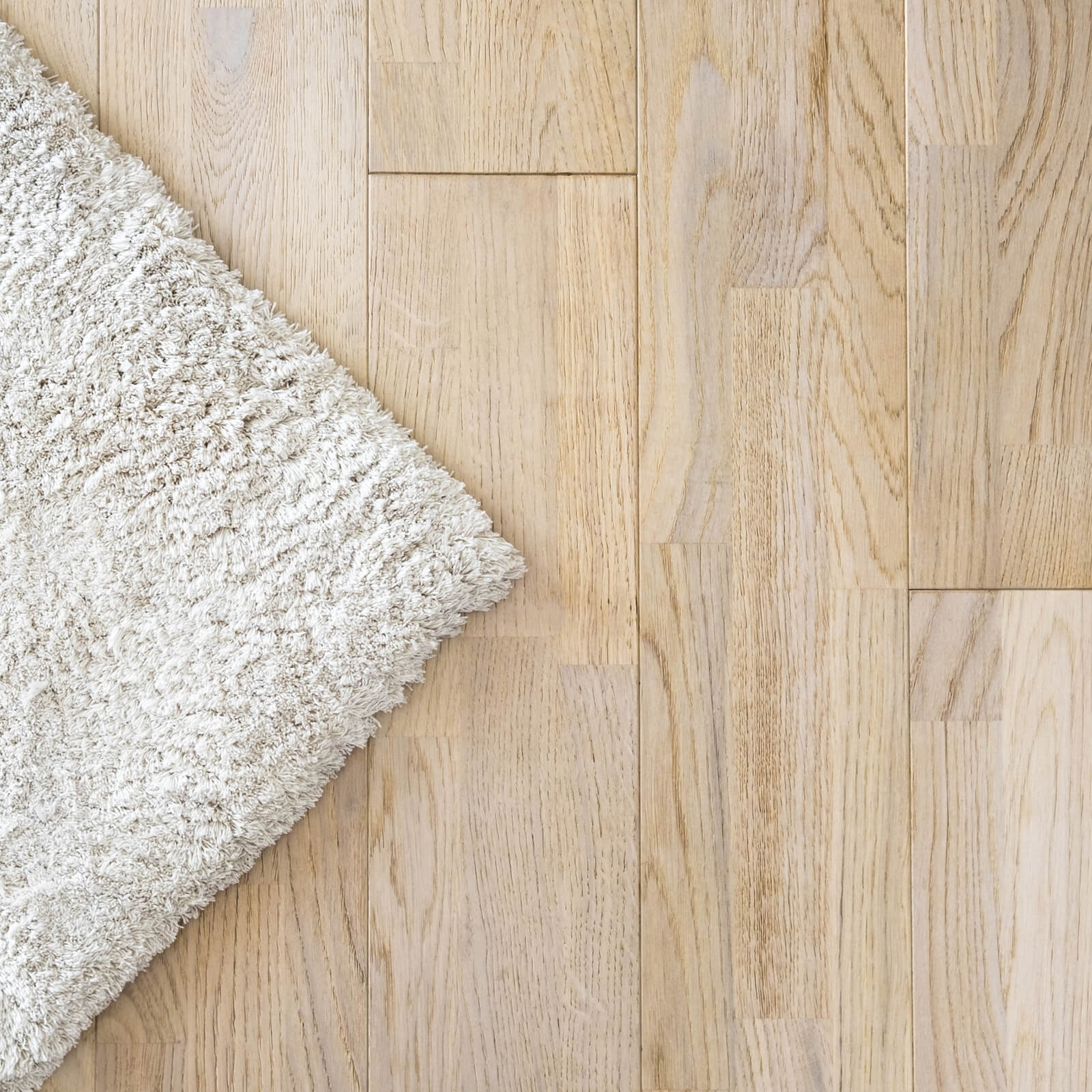 Throw rug on a hardwood floor | Flooring 101